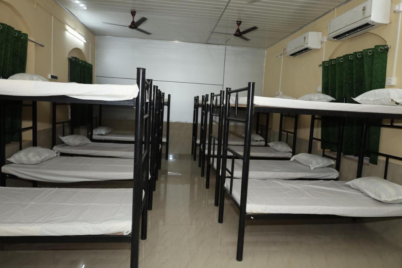 Отель Rail Nest Kharagpur Экстерьер фото