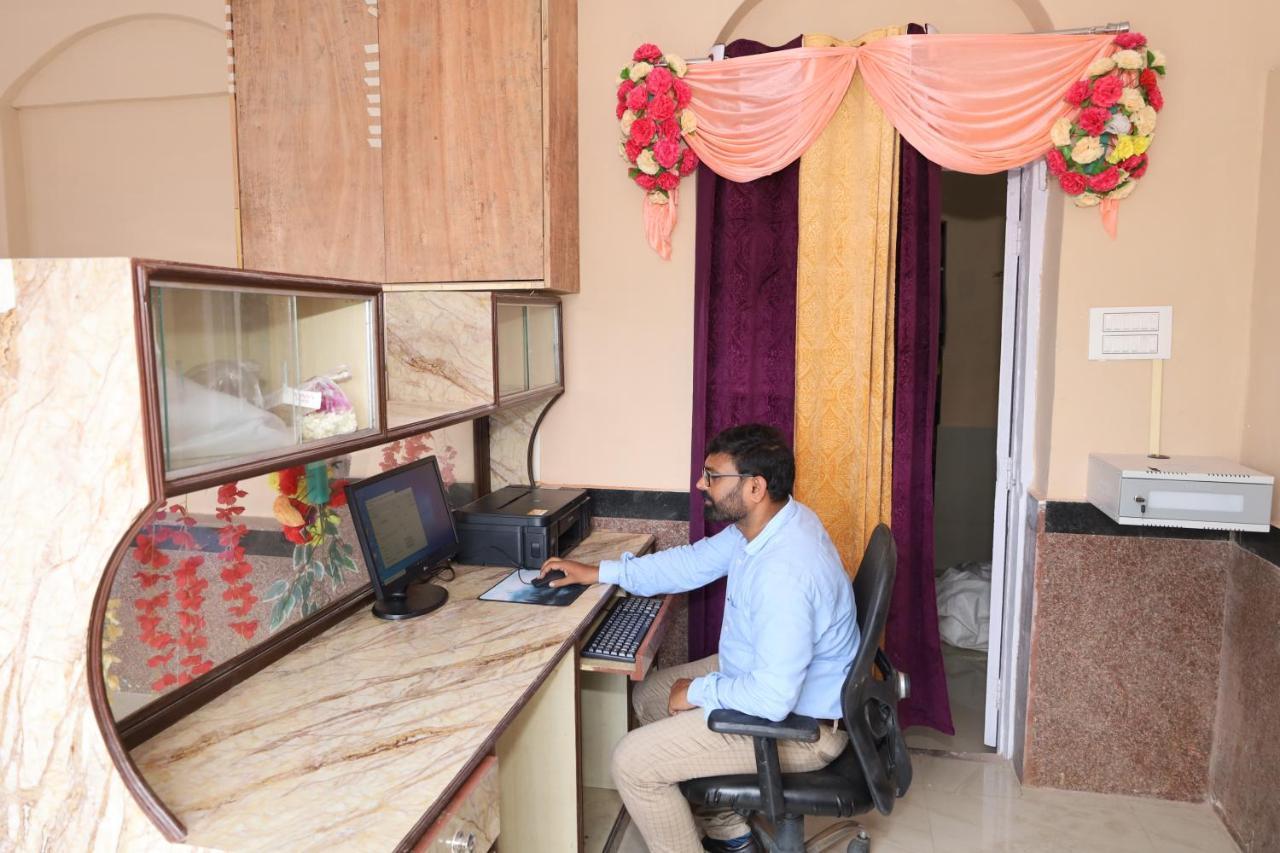 Отель Rail Nest Kharagpur Экстерьер фото