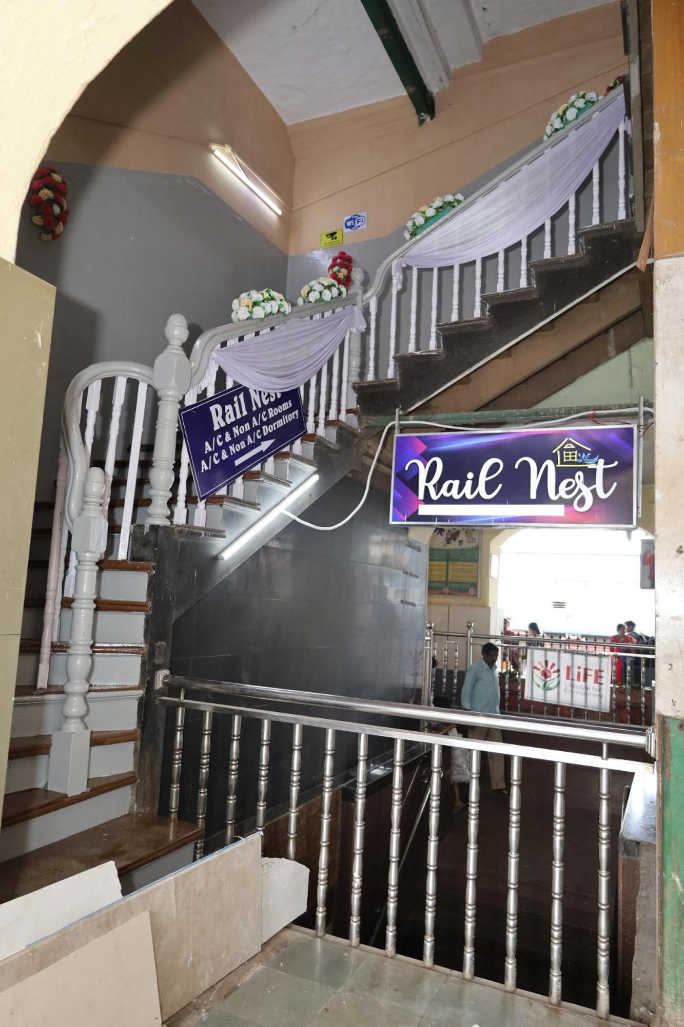 Отель Rail Nest Kharagpur Экстерьер фото